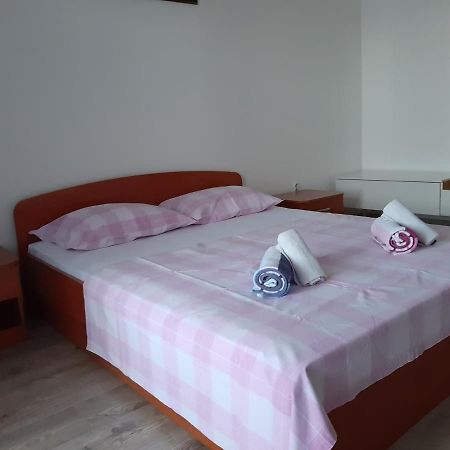 Apartments Davor Ceko เยเซนิเซ ภายนอก รูปภาพ
