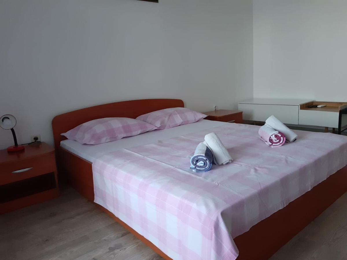 Apartments Davor Ceko เยเซนิเซ ภายนอก รูปภาพ