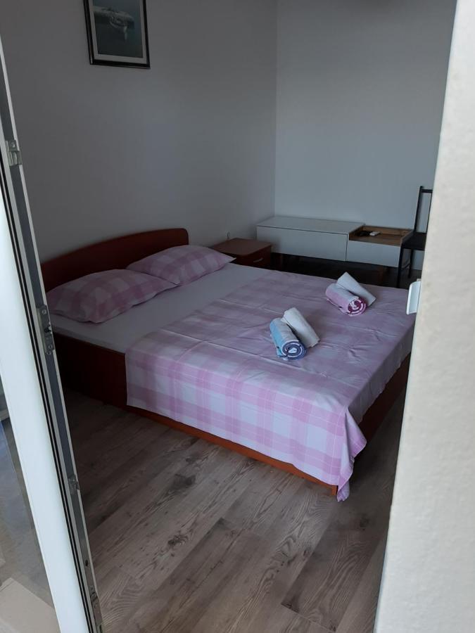 Apartments Davor Ceko เยเซนิเซ ภายนอก รูปภาพ